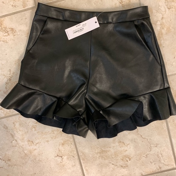 Size small Beau Tissu faux leather shorts - Picture 1 of 3